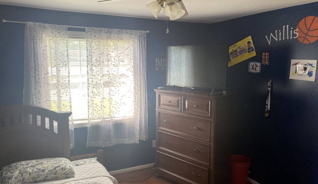 Comfy room located nearby the airport