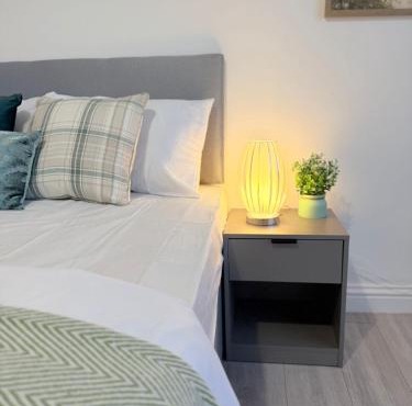 Comfy room near town centre and station