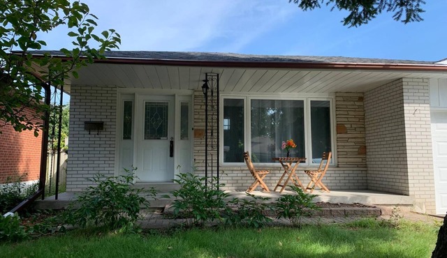 Comfy rooms near Agincourt Go