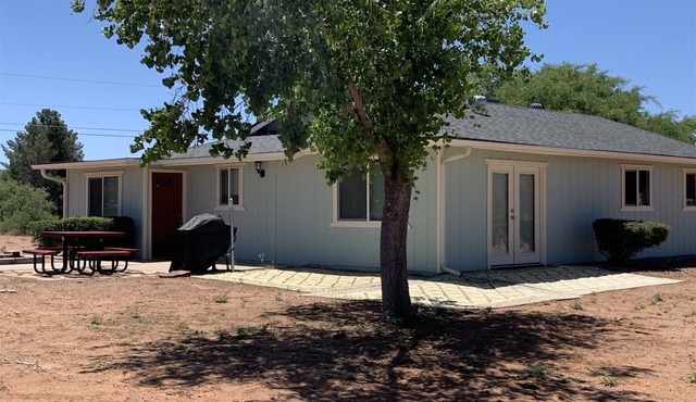 Comfy Rustic Cottage Feel, Close to Wineries! Page Springs - S026