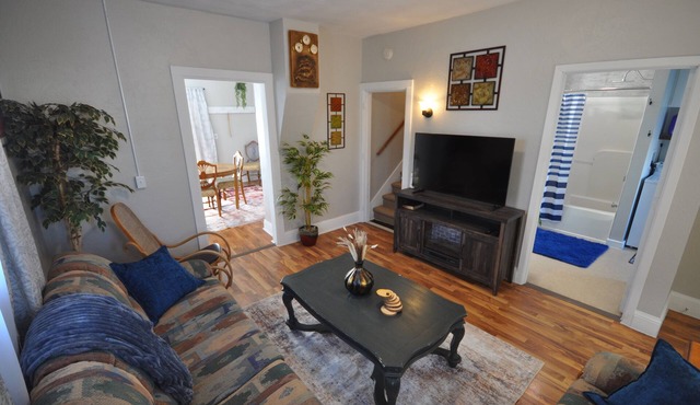 Comfy Rustic Retreat 2 blocks from Mayo Hospital and Bethany College.