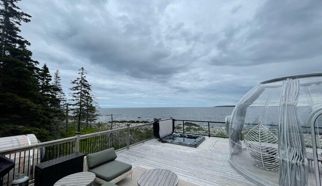 Comfy Seaside Cabana . Hot Tub, Sauna and All Weather Domes - Private