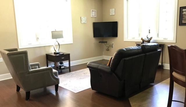 Comfy Spacious Bunglow with own entrance