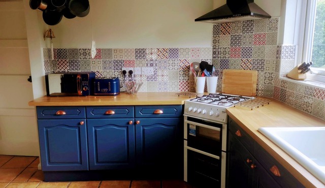 Comfy, spacious house, great base for couples and families, dogs welcome.