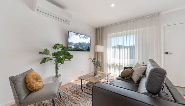 Comfy Studio with Shared Backyard near Racecourse