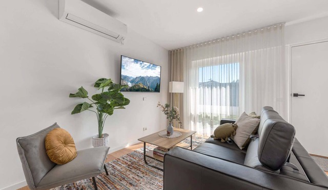 Comfy Studio with Shared Backyard near Racecourse