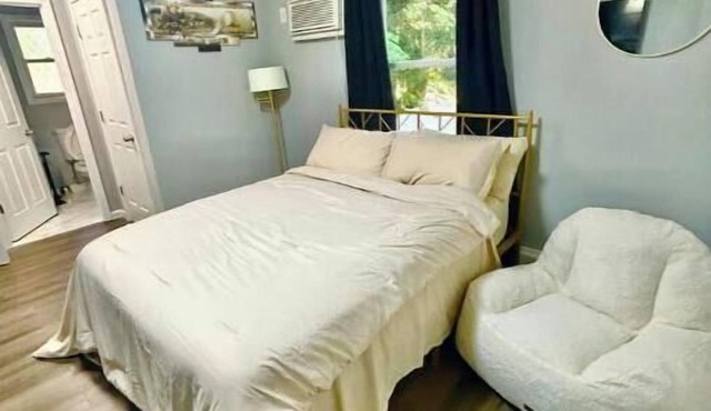 Comfy, suburban, NYC/EWR/Montclair