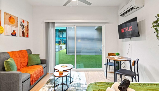 Comfy Suite I Bishop Arts I Gym, Yoga & Game Rooms