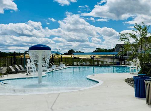 Comfy Suite, Steps to Food & Fun and Pool