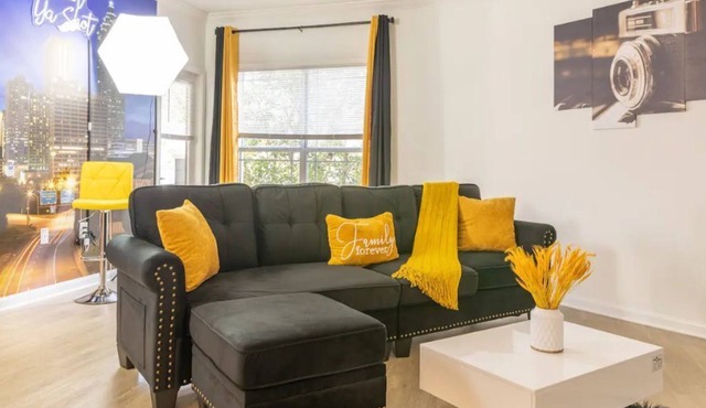 Comfy Superstar Getaway w/Selfie Wall, Free Parking & Wifi