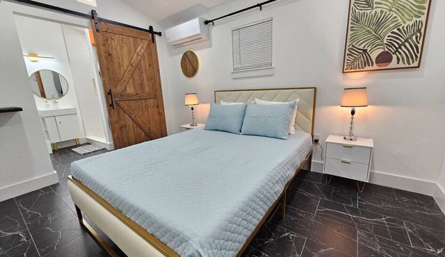 Comfy Tiny Home @WP. Large Private Deck+Queen bed