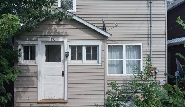 Comfy two bedroom home with washer & dryer!