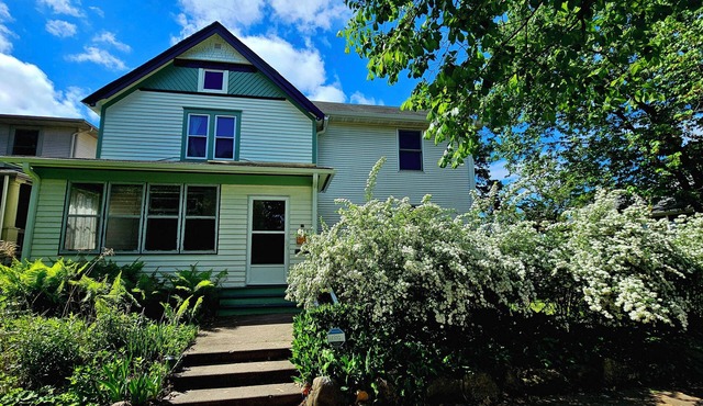 Comfy Upper-Level Duplex in Pleasant Saint Paul Como Area