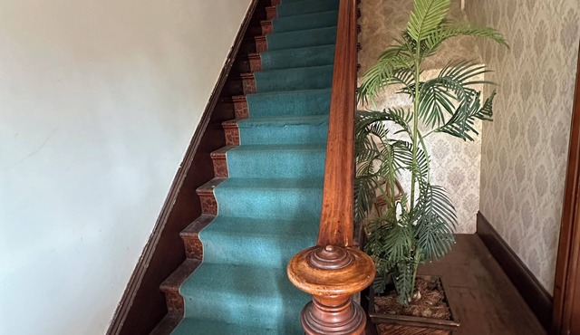 Comfy Victorian 2B/2Ba, Heart of City w/Parking