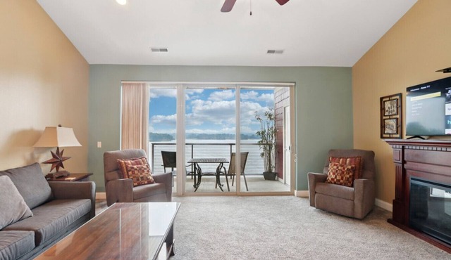 Comfy Views Condo - Delton Grand 423