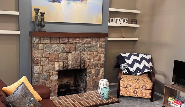 Comfy West Lake Getaway Loft