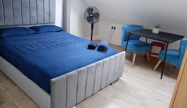 comfystay-london : Double Room with Extra Bedn
