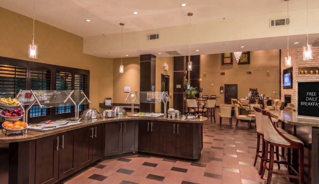 Comm Accessible 1BR Suite w/Tub | Free Breakfast!