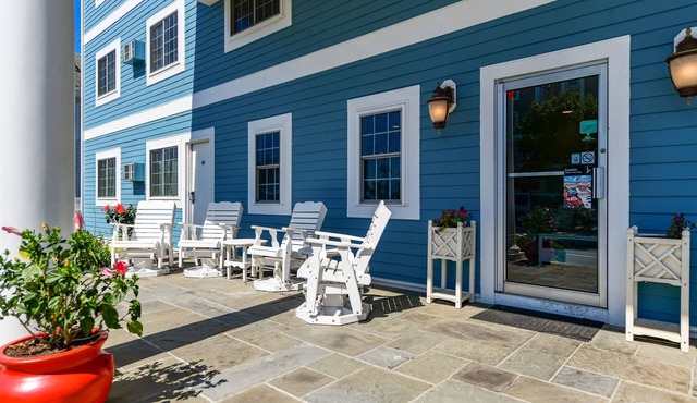 Commander Beach House Hotel