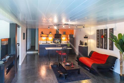 Comme dans un écrin - T2 de 50 m² avec jardin, terrasse et piscine