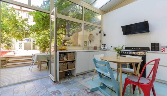 Comme une Maison en Plein Centre Jardin/piscine