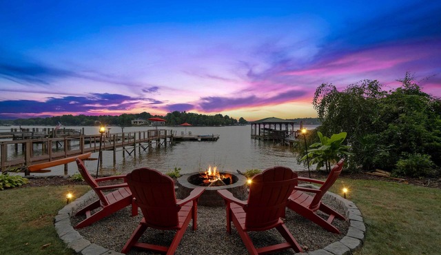 'Commodore Bay’ Waterfront Home on Lake Norman!