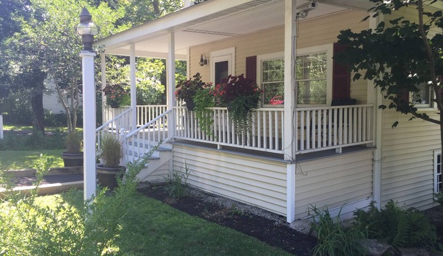 Commodore's Cottage with Pool, walk to the beach, Perkins Cove and Marginal Way