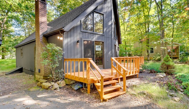 Community Beach Access: Modern Poconos Cabin!