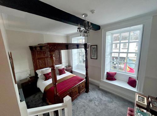 Community Owned Gwesty Owain Glyndwr Hotel