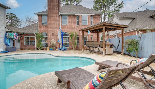 Community Perks at Luxe Houston Area Home!