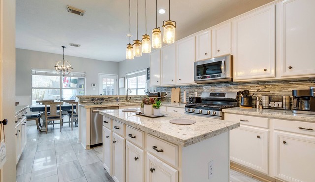 Community Perks at Luxe Houston Area Home!