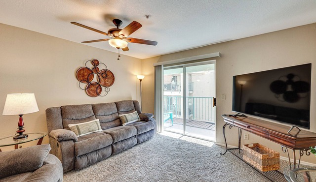 Community Pool & Gym: Apt 5 Mi to Laughlin Casinos