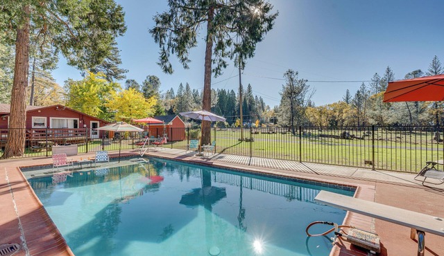 Community Pool & On-Site Farm: Placerville Cottage
