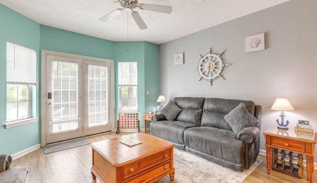 Community Pool & Tennis Court: Myrtle Beach Condo