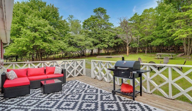 Community Pools & Hot Tub: Albrightsville Cottage!