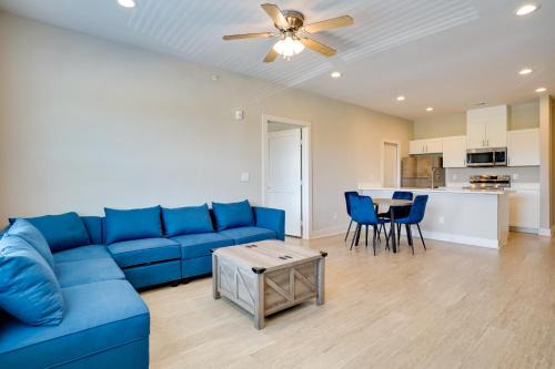 Commute to Fort Worth: Newly Built Apt w/Pool