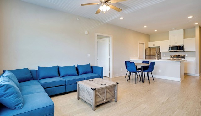 Commute to Fort Worth: Newly Built Apt w/Pool