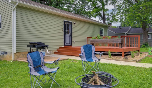 Commuter-Friendly Home: 3 Mi to Dtwn Knoxville!