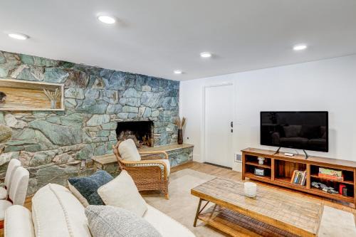 Commuter-Friendly Seattle Apartment! Dogs Welcome