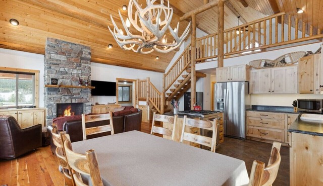 * * *Como Peaks Cabin* * *