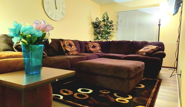 Como's Finest- A Home Away From Home- Sleeps 10