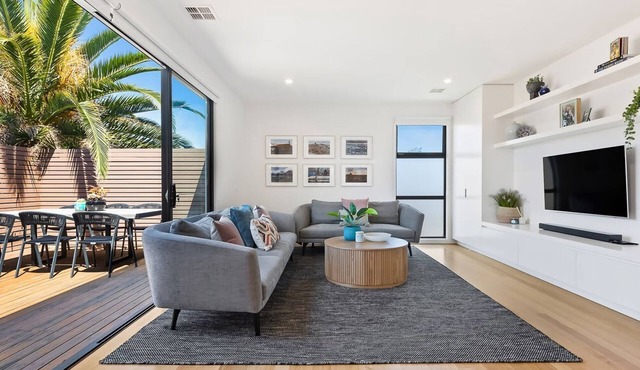 Como Villa | Family Retreat Close to Beach & Shops