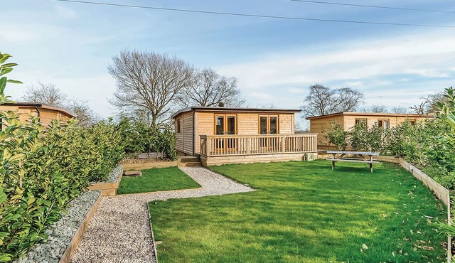 Compact lodge finished to a high standard with one double and one with bunks.