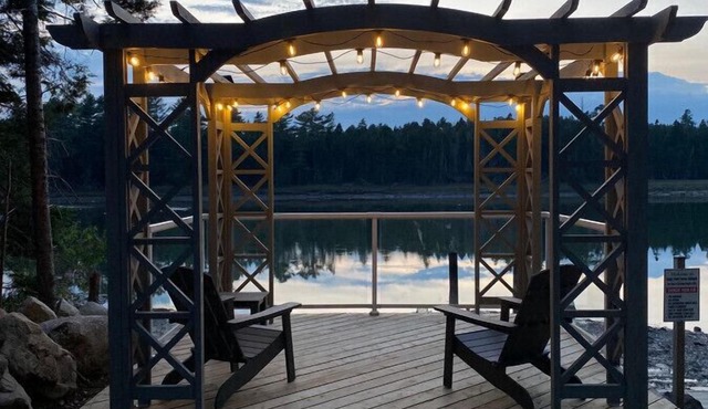 Compass Cove Cottage with waterfront