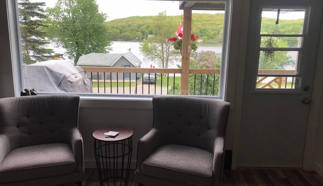 Compass Lakeview Cottage with Doe Lake scenery