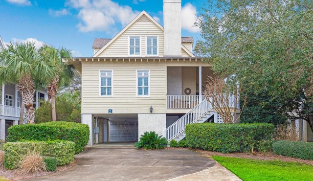 Compass Point 82 3BR 3 BA House w Kitchen