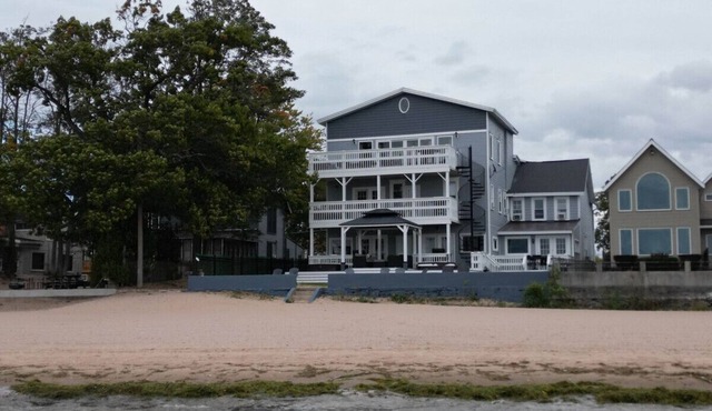 Compass Rose | Historic Oneida Lakefront Condo 4