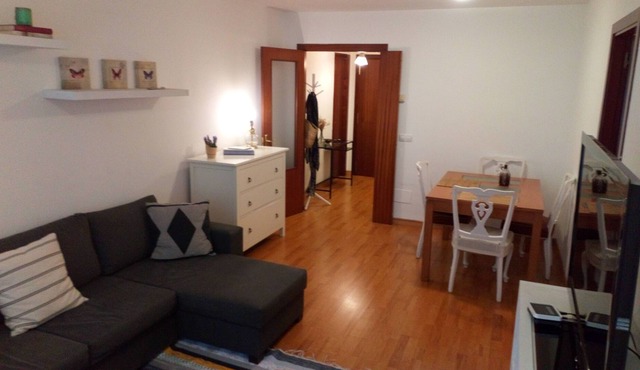 Complete apartment near the airport. Next to the English Court shopping center.