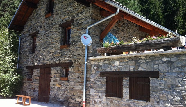 Complete cottage on 5000m, 1500m above sea level, halfway La Rosiere and Seez
