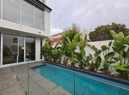 Complete Host Middle Park House